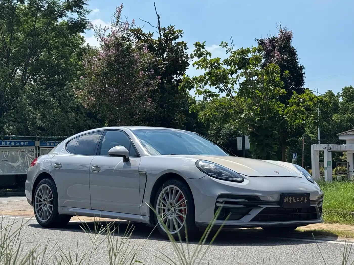 Photo 3 - Porsche Panamera