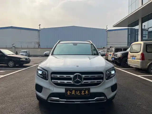 MERCEDES-BENZ GLB