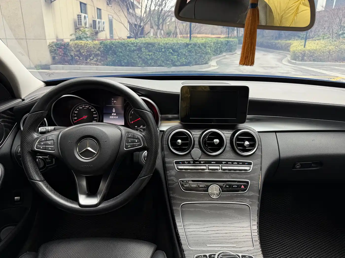 Mercedes-Benz C-Class 2015 Facelift C 200 L Sport фото 8