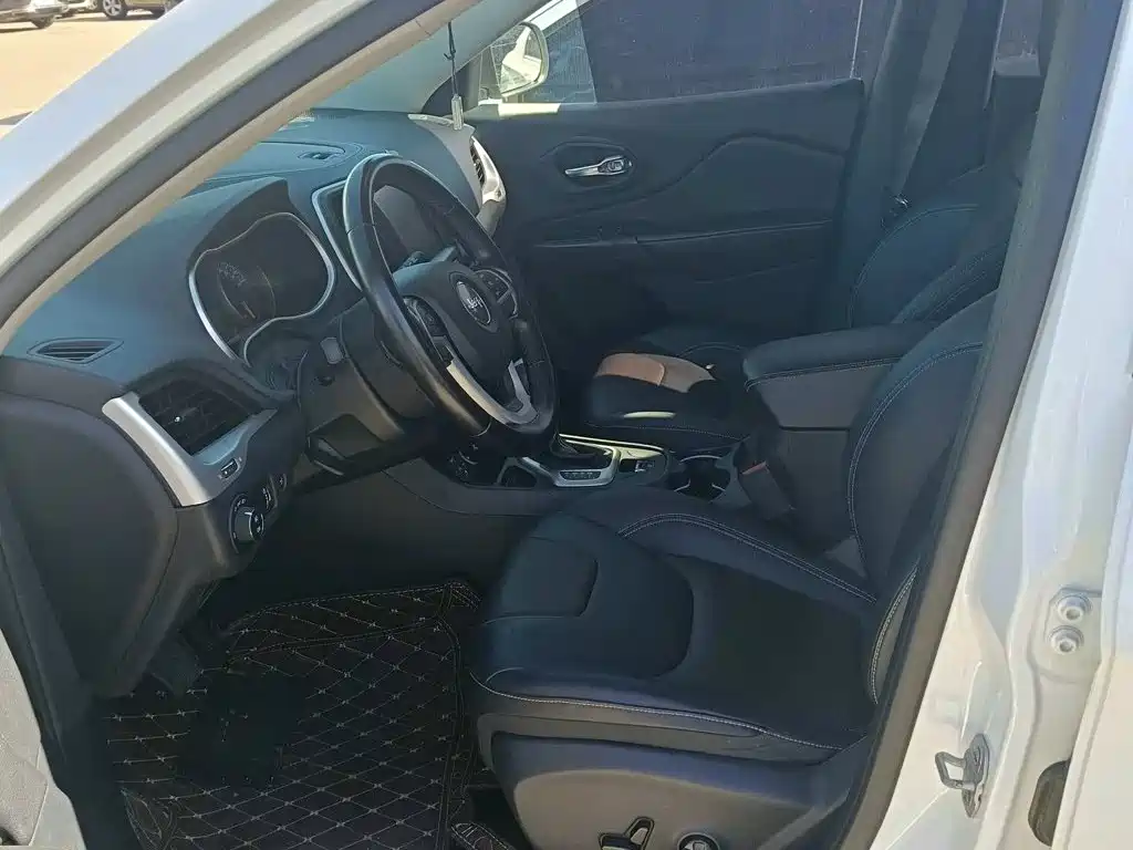 Jeep Cherokee 2021 2020 2.0L 2WD Classic Sport Edition