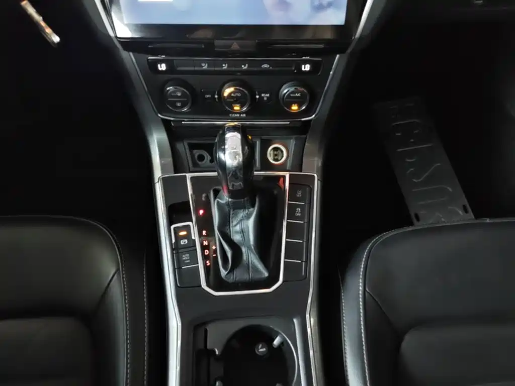 Фото 14 - Volkswagen Passat