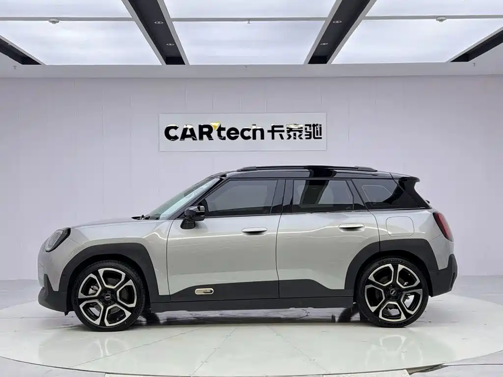 2025 MINI Electric MINI ACEMAN