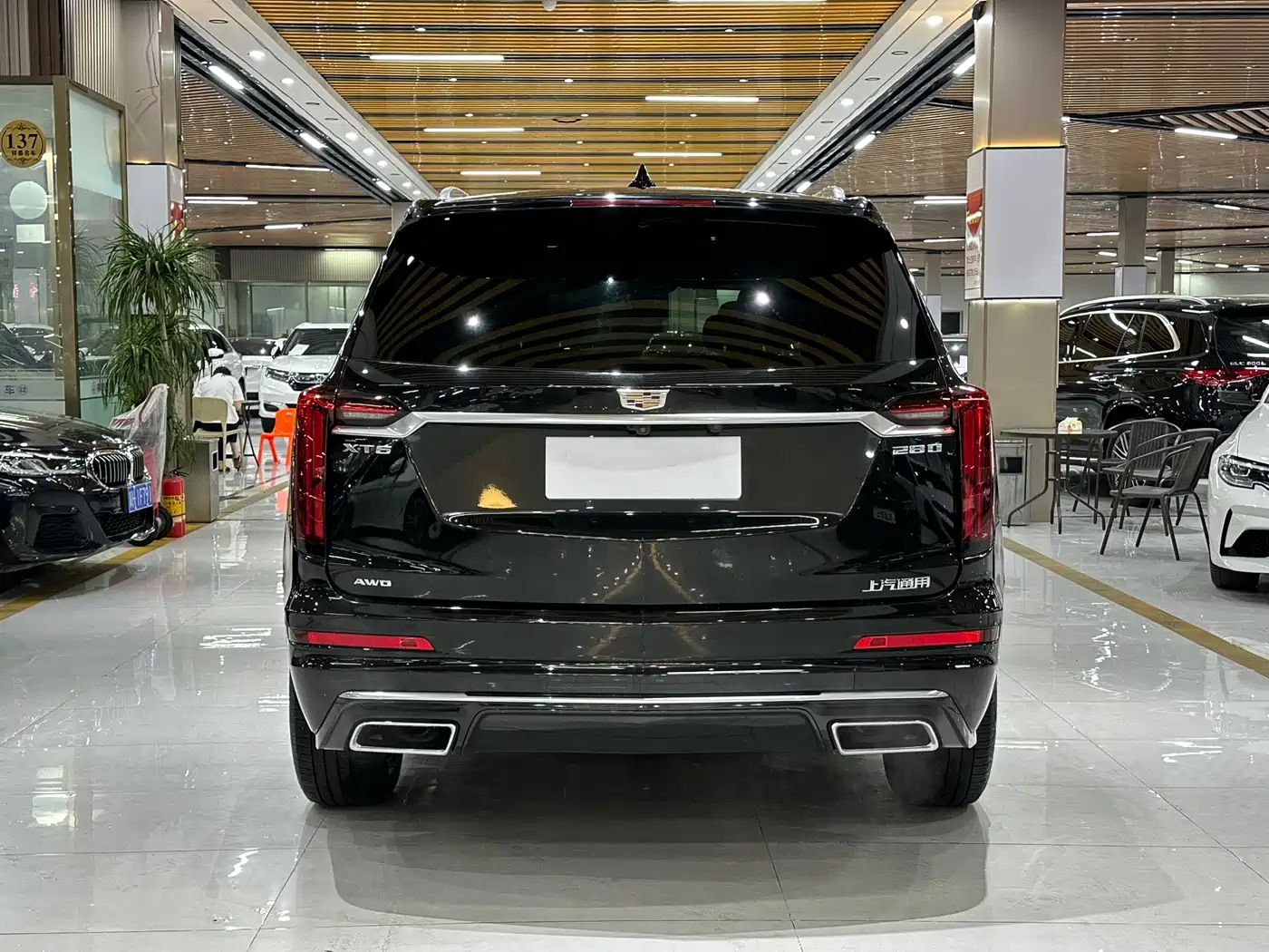 CADILLAC XT6