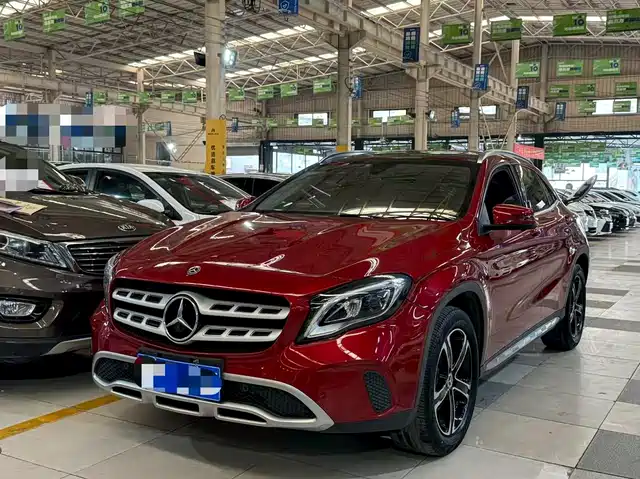 MERCEDES-BENZ GLA