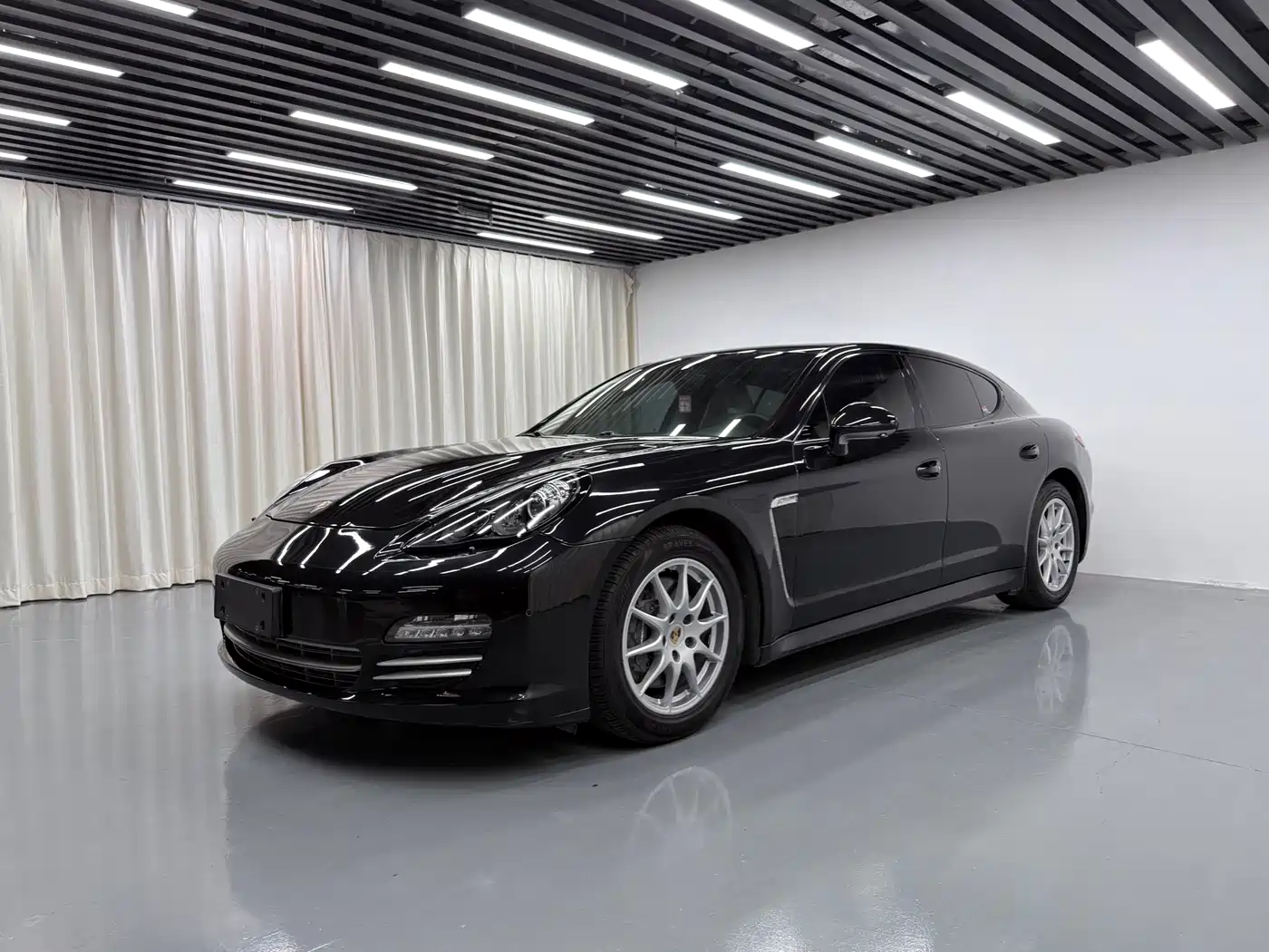 Porsche Panamera 2013 Panamera 4 Platinum Edition 3.6L