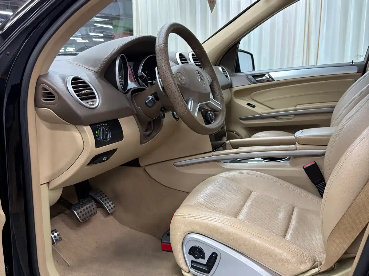 Mercedes-Benz M-Class AMG 2011 AMG ML 63 фото 9