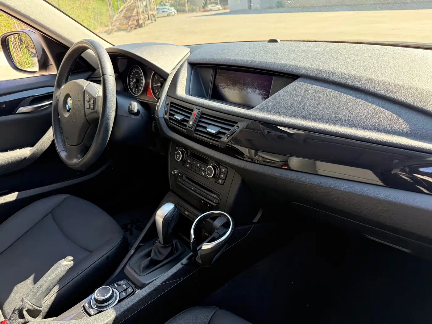 BMW X1 2012 sDrive18i Luxury Model фото 15