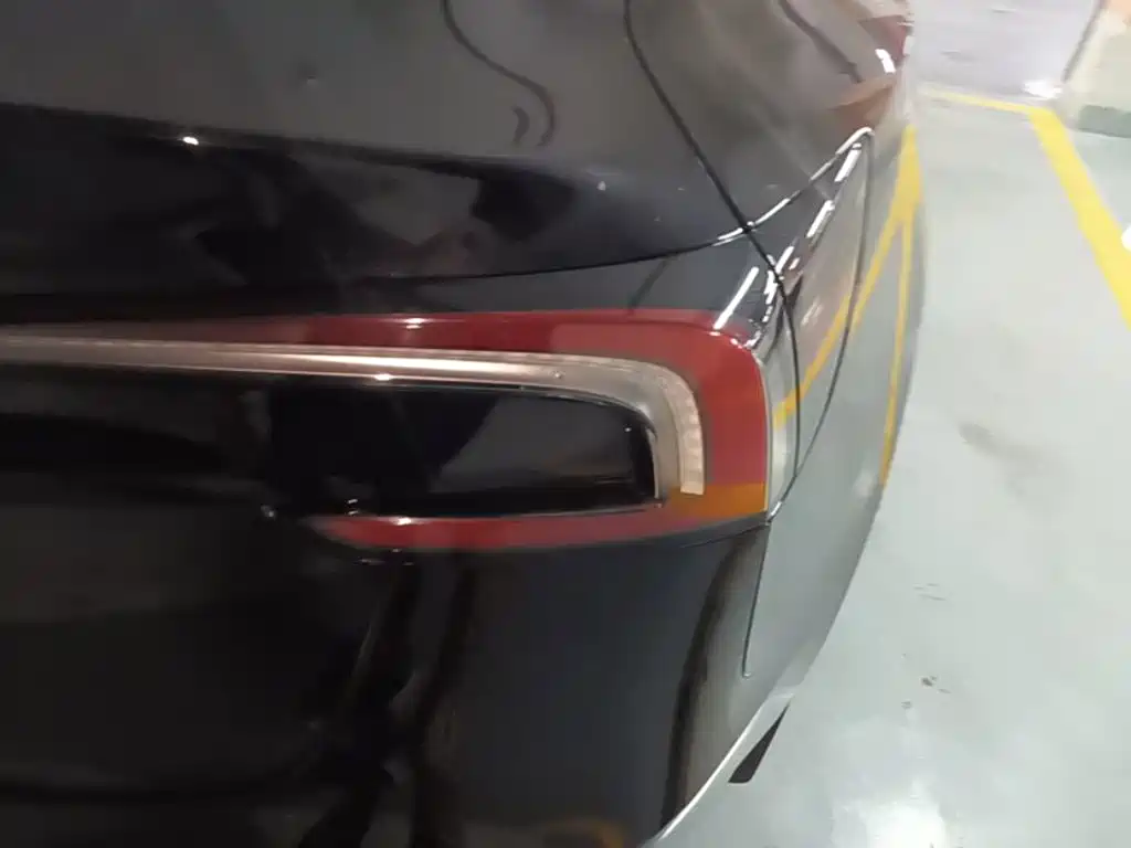Фото 8 - Tesla Model 3