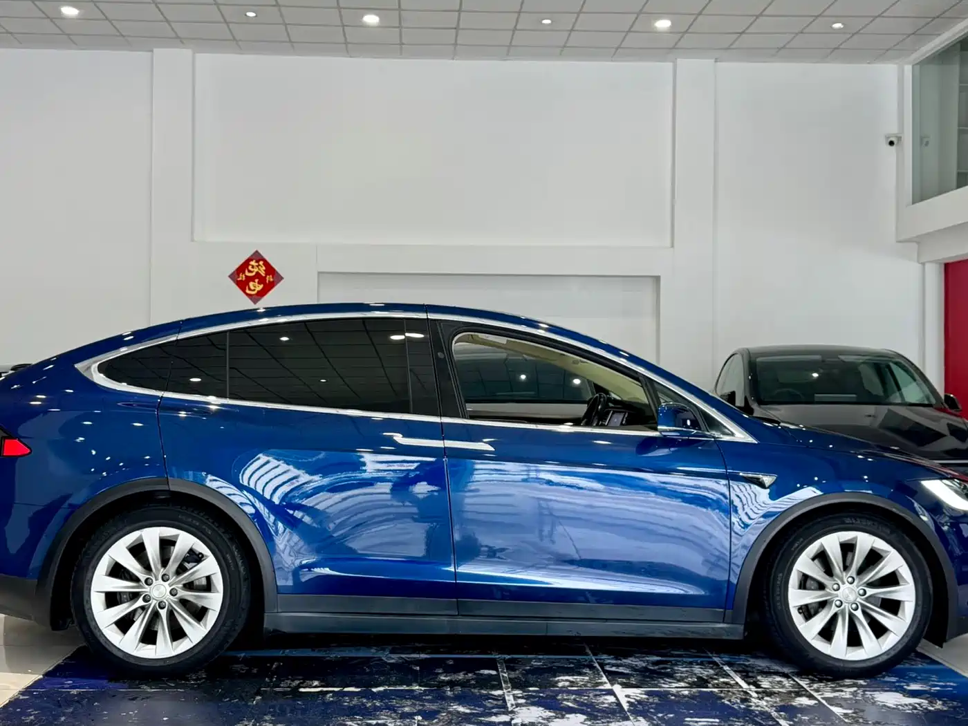 TESLA MODEL X