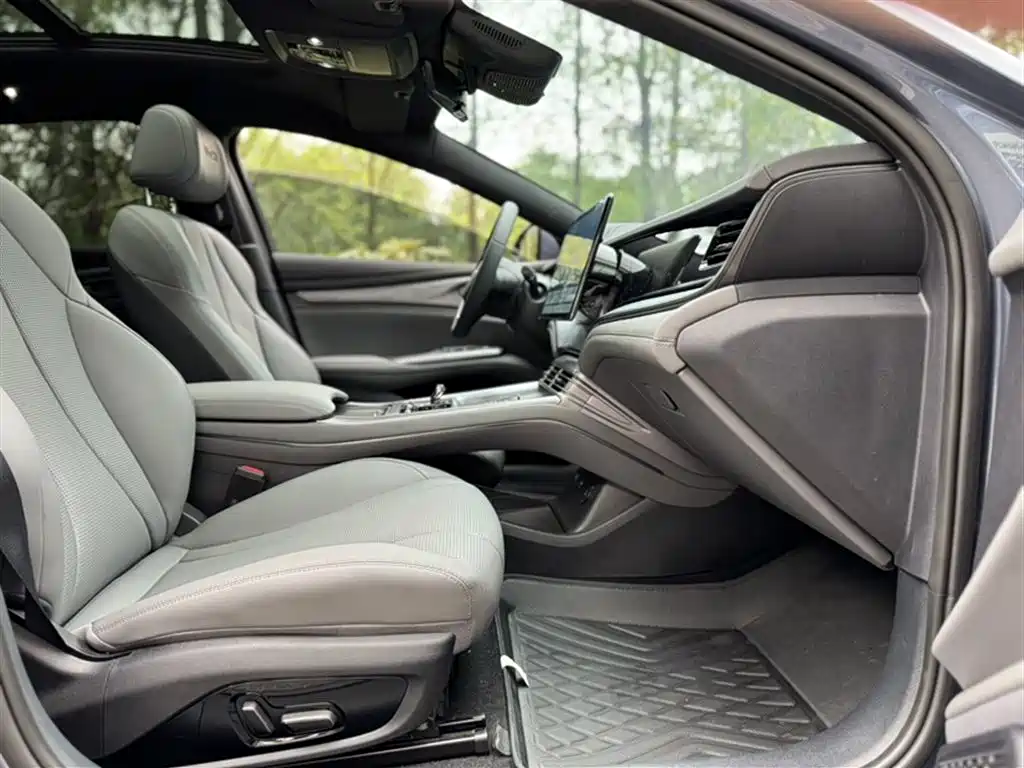BYD Seal 2024 Glory Edition DM-i 1.5L 121km Luxury фото 18