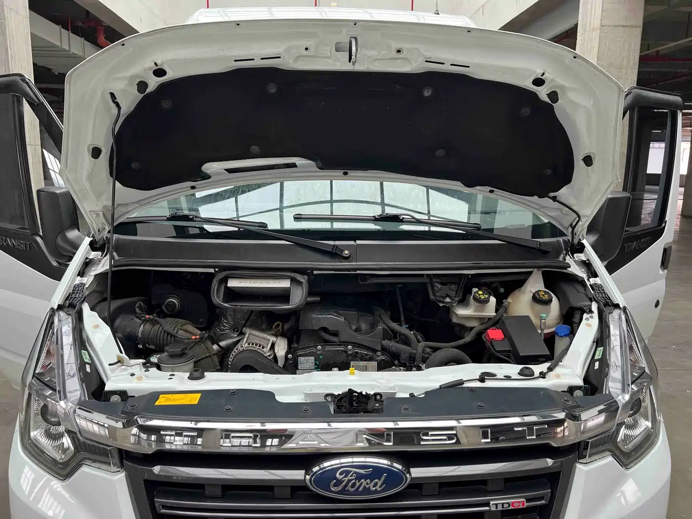 Ford New Generation Transit 2022 2.2T Manual Luxury Passenger Van Pro Medium Wheelbase 9-Seater Medium-High Roof фото 12
