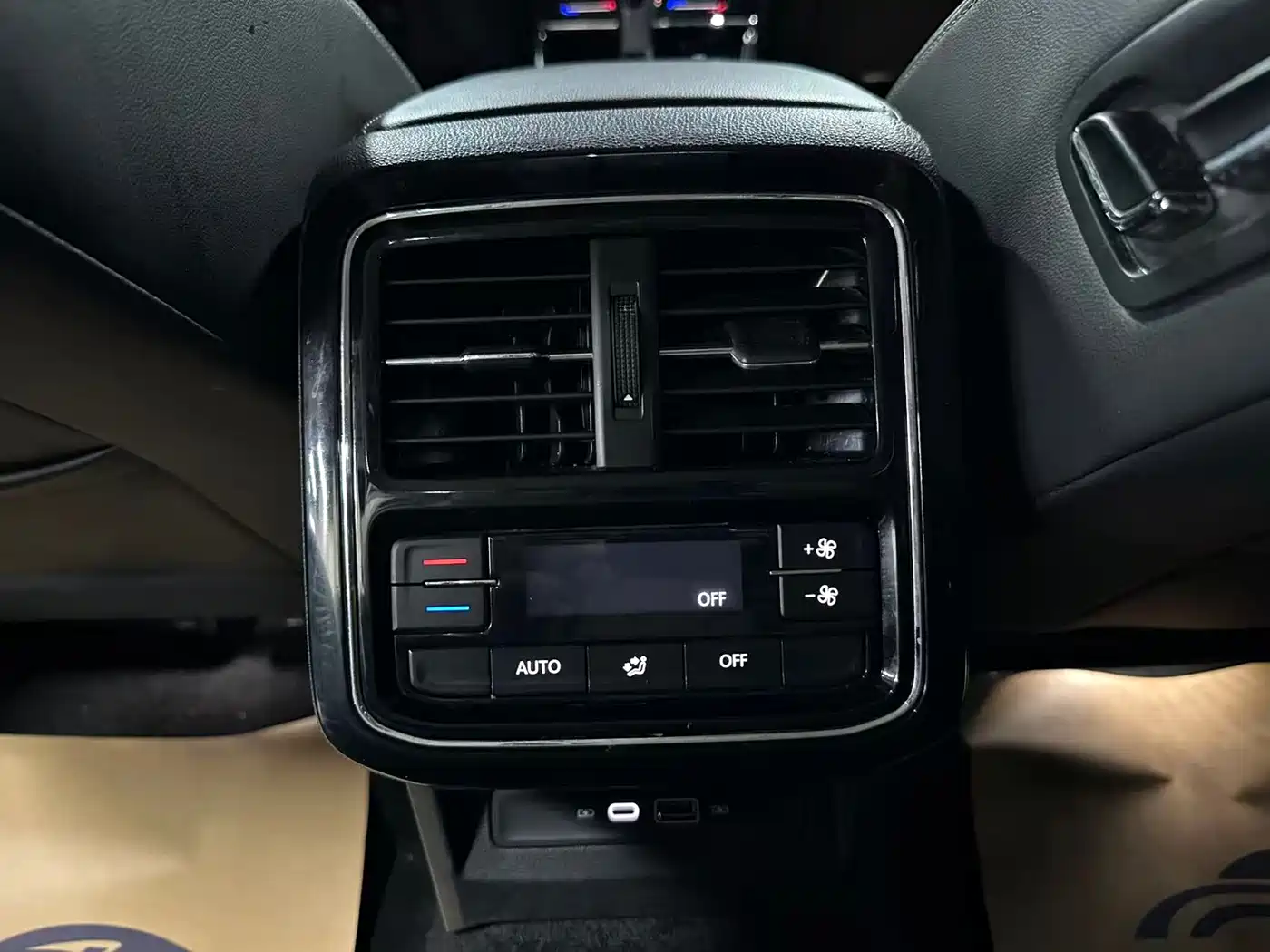 Volkswagen Passat 2020 Facelift 330TSI Luxury China VI фото 13