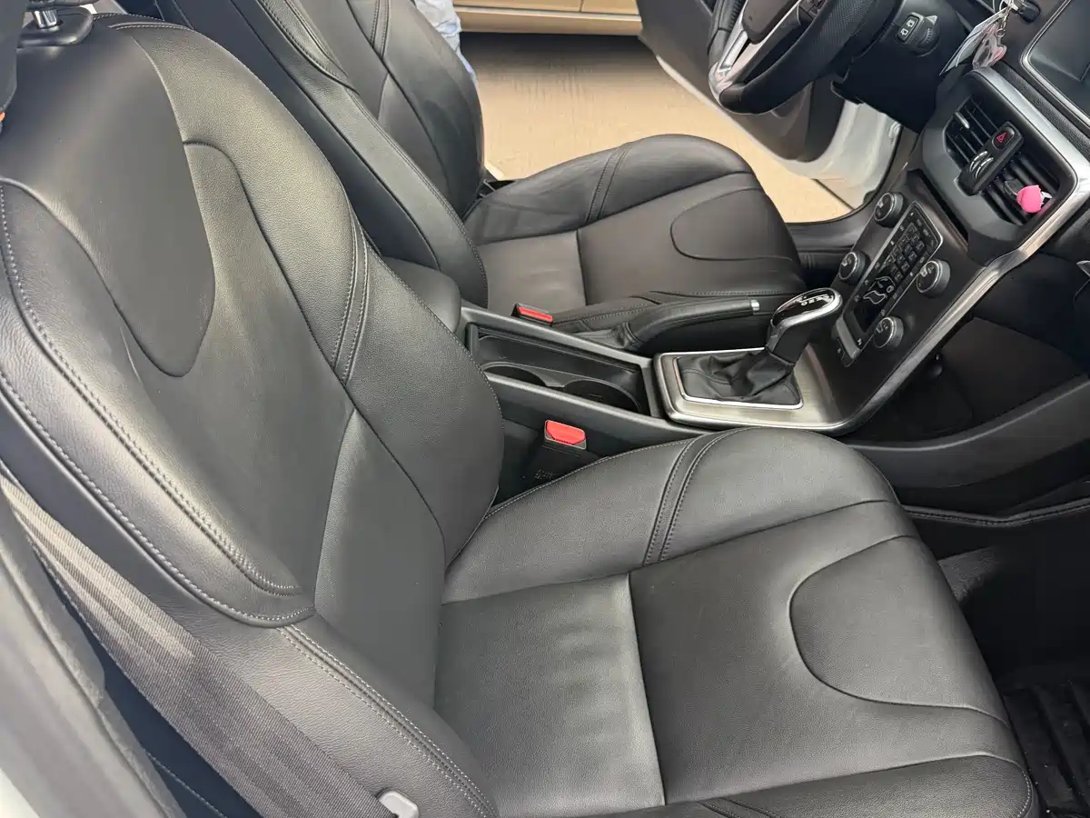 Фото 9 - Volvo V40
