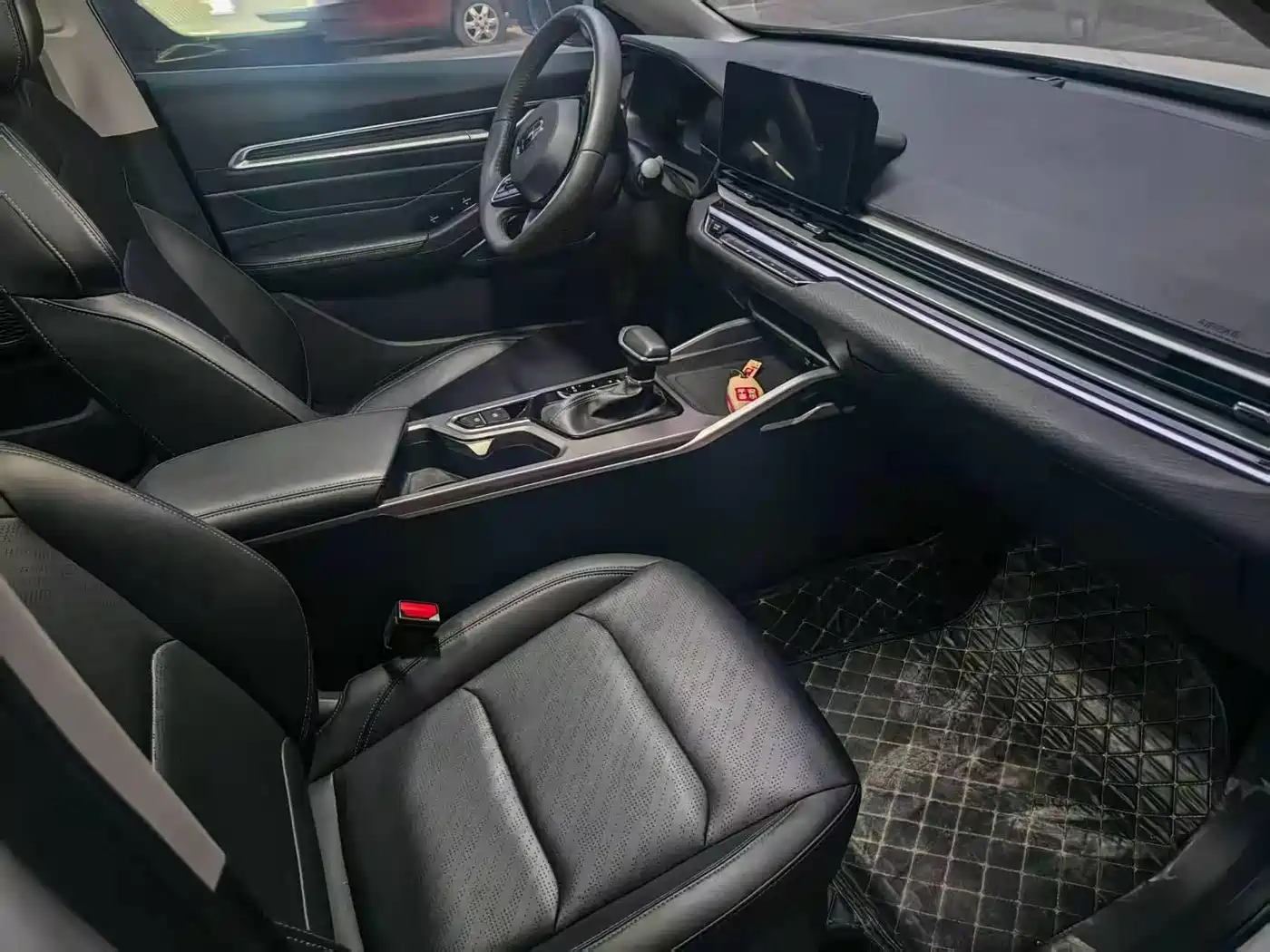 Фото 4 - Geely Emgrand