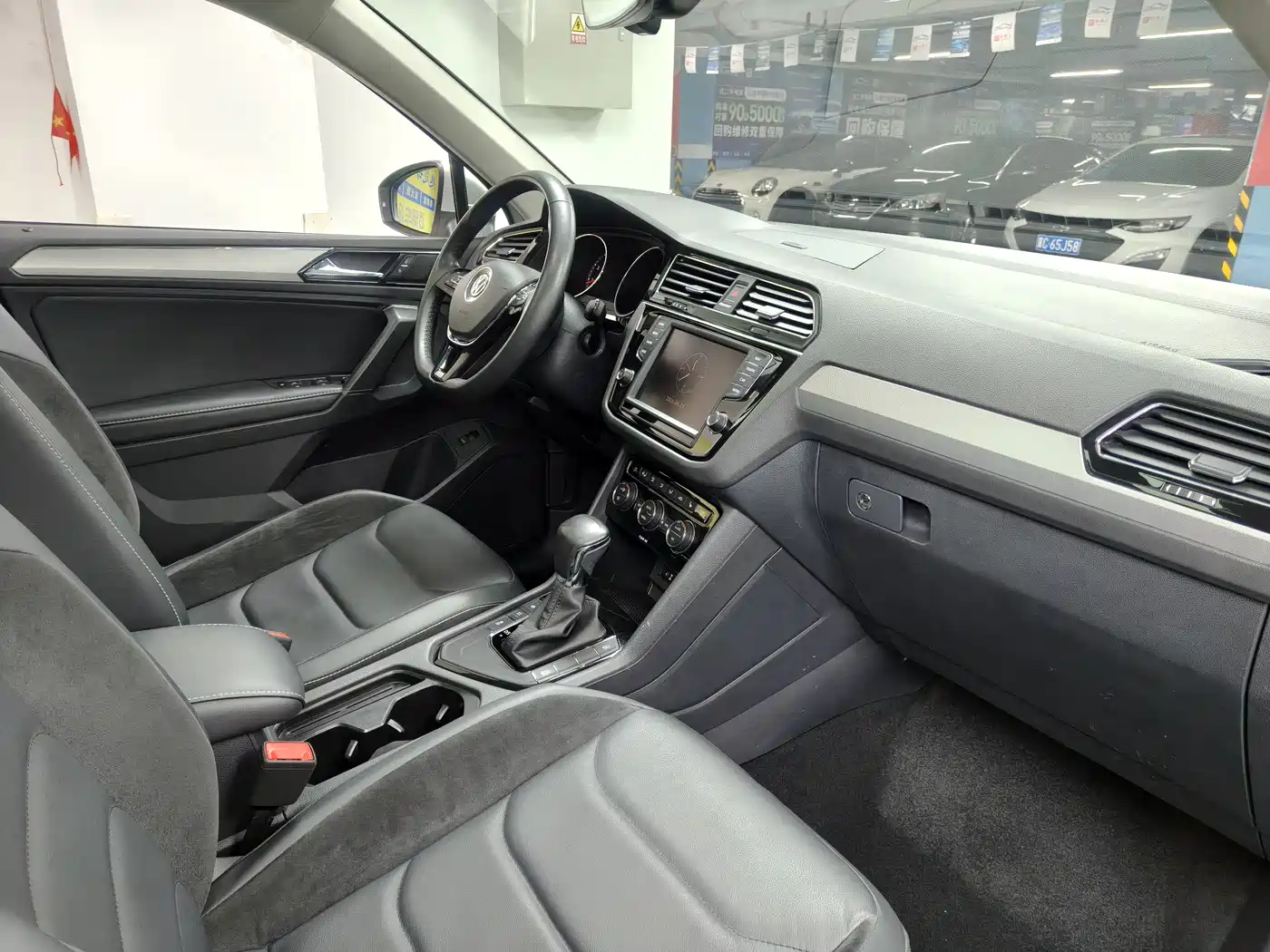 Volkswagen Tiguan L 2017 380TSI Automatic 4WD Luxury Edition фото 15
