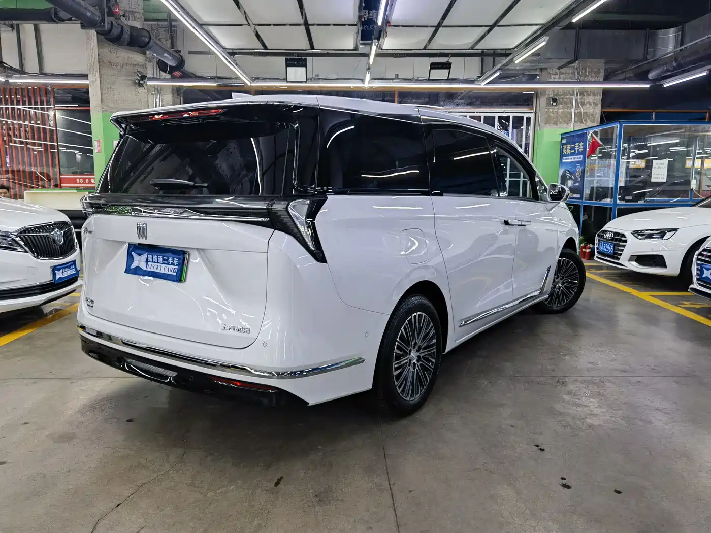 BUICK GL8 NEW ENERGY