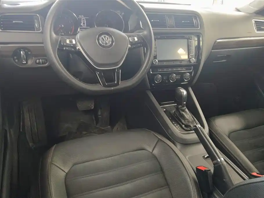Volkswagen Sagitar 2015 230TSI Automatic Luxury фото 12