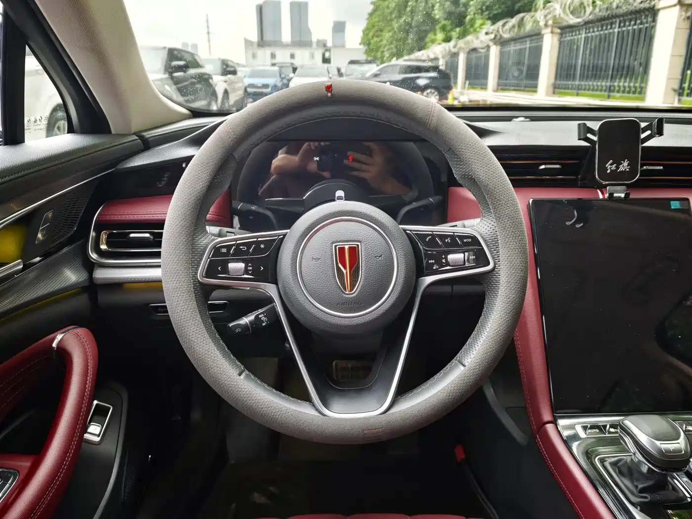Фото 7 - Hongqi H5