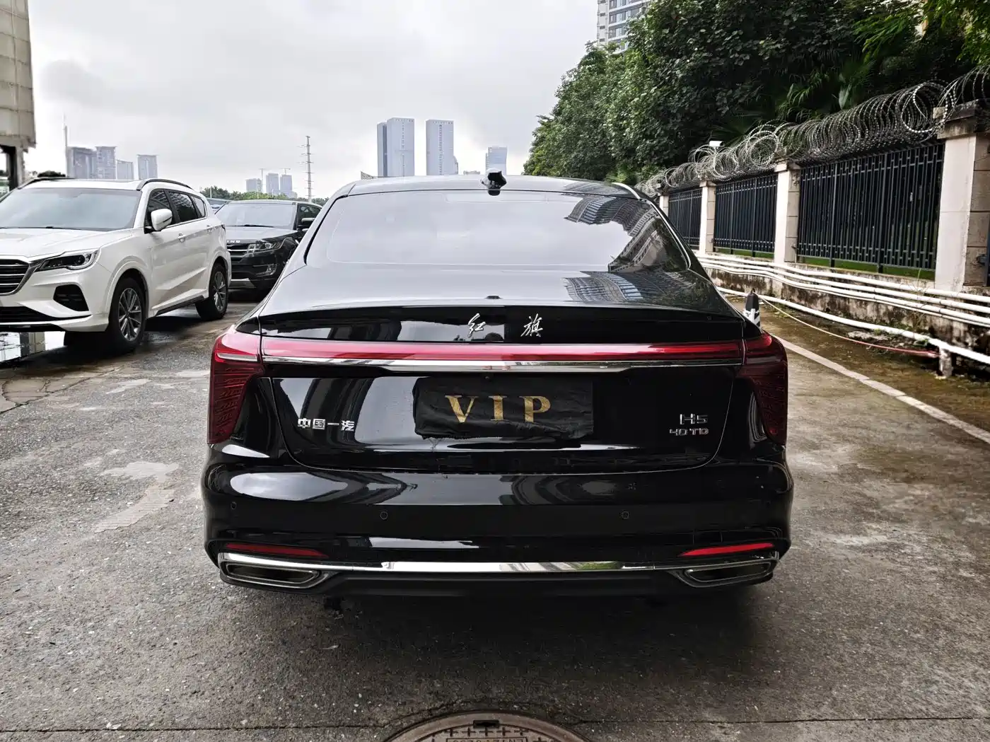 Фото 14 - Hongqi H5