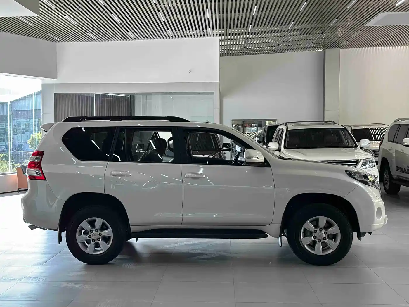 Toyota Prado 2016 2.7L Auto Luxury Edition фото 4