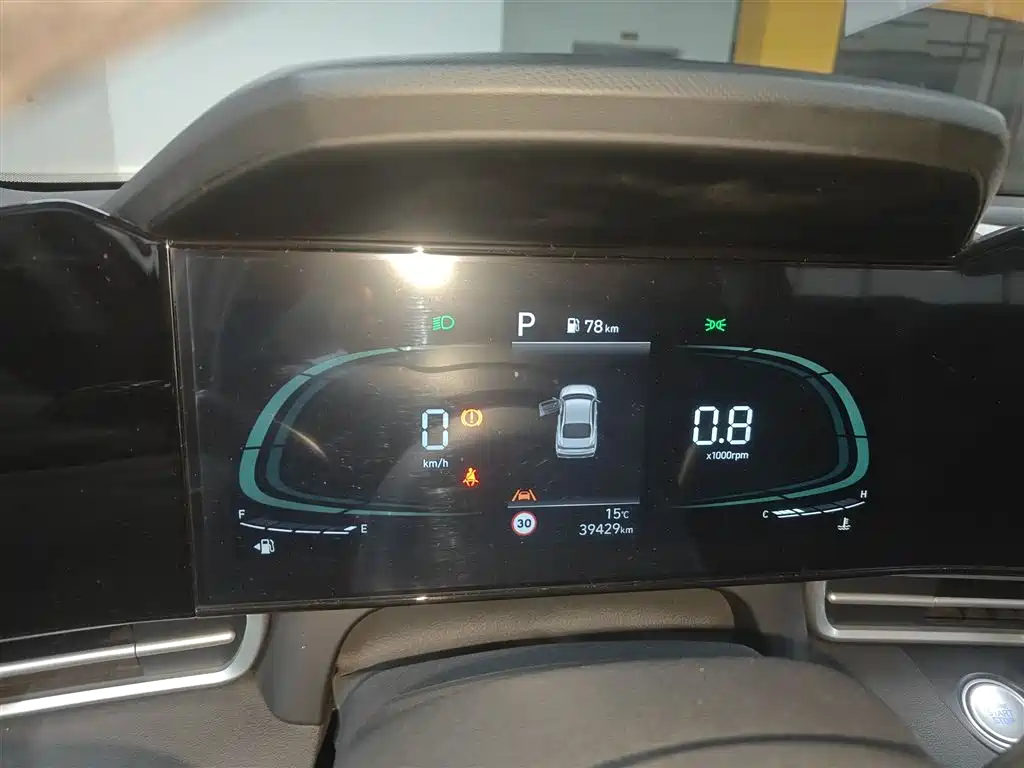 Hyundai Elantra 2023 Model 1.5L CVT LUX Premium Edition фото 12