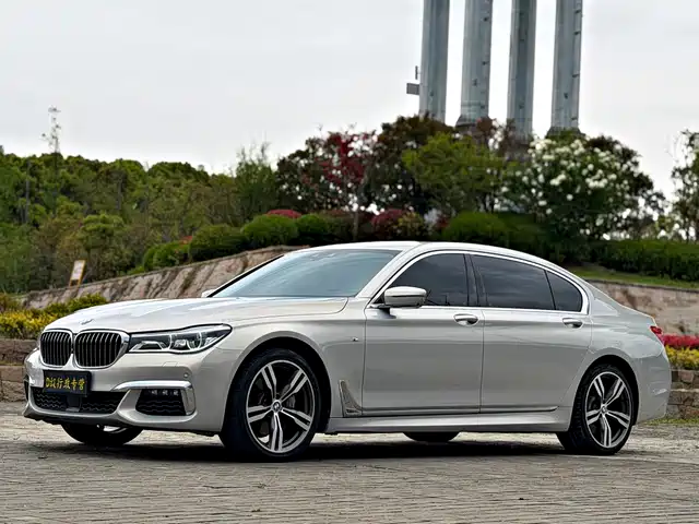 BMW 7 SERIES