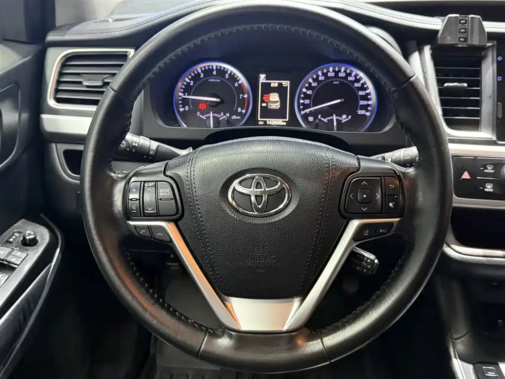 Фото 8 - Toyota Highlander