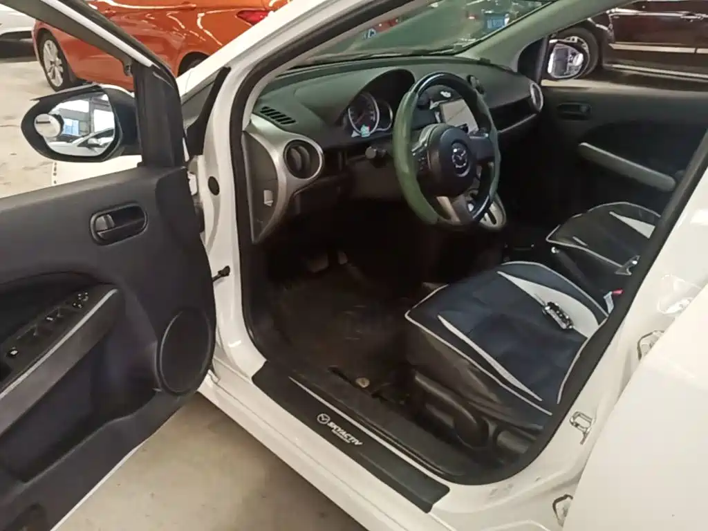 Mazda 2 2015 2012 Hatchback Dynamic 1.5L Automatic Value Edition