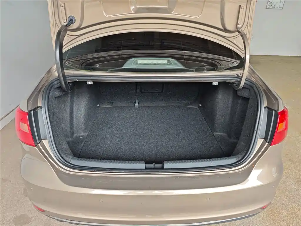 Volkswagen Sagitar 2014 1.4TSI Automatic Luxury фото 10