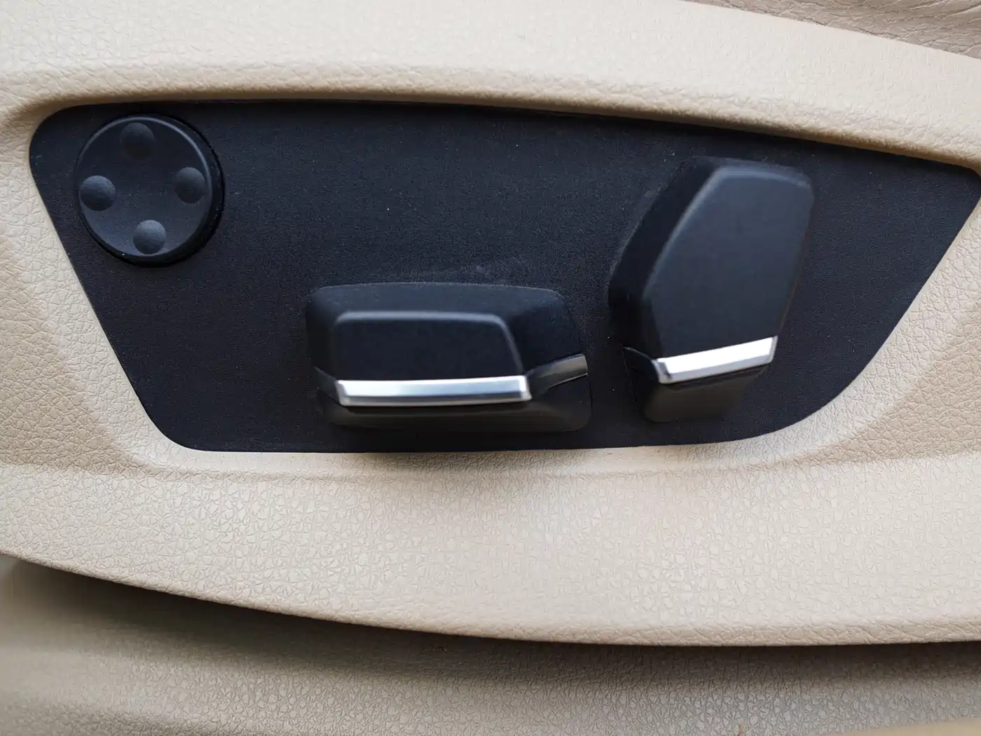 BMW 5 Series 2011 535Li Leading фото 21