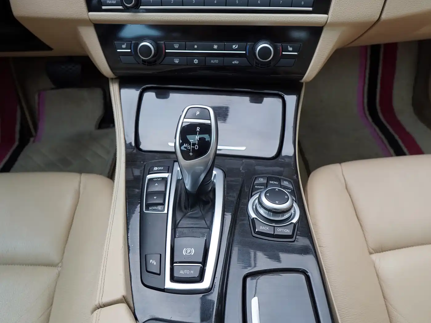 BMW 5 Series 2011 535Li Leading фото 10