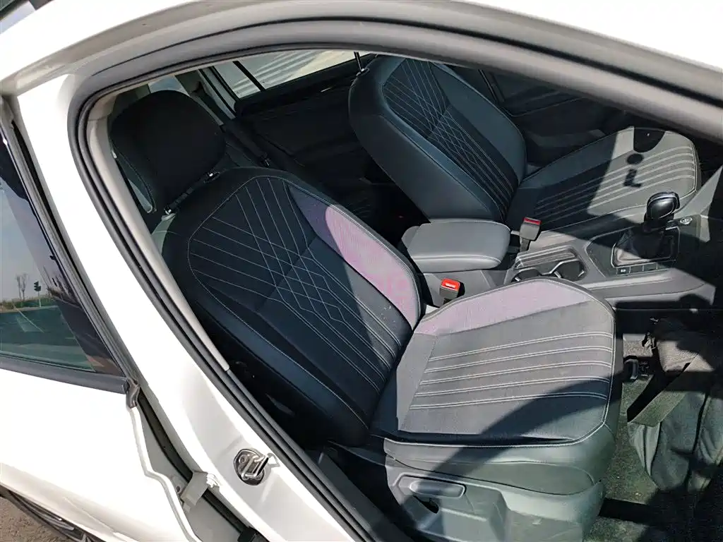 Volkswagen Tiguan L 2022 330TSI Automatic 2WD Comfort Edition фото 20