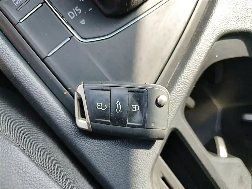 Volkswagen Tiguan L 2022 330TSI Automatic 2WD Comfort Edition фото 17