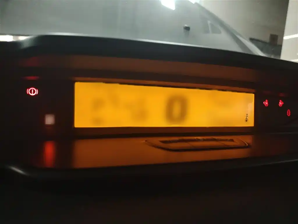 Citroën C-Quatre 2015 2013 Model Sedan 1.6L Automatic Premium Style
