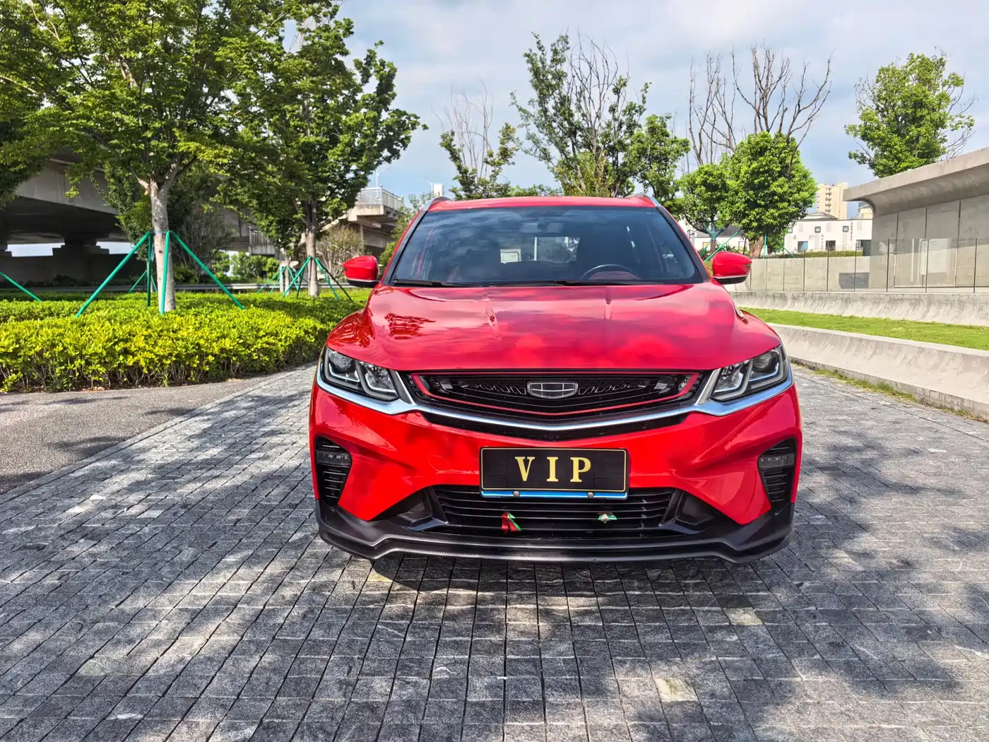 Фото 2 - Geely Coolray