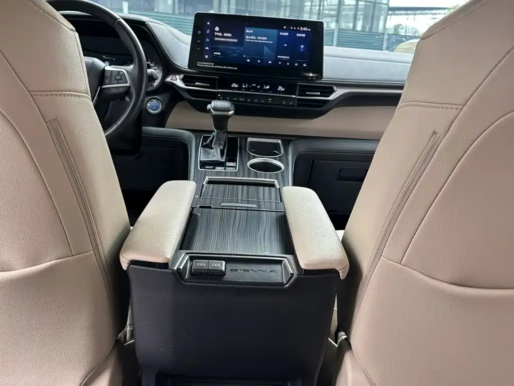 Toyota Sienna 2021 2.5L Hybrid Premium Edition фото 15