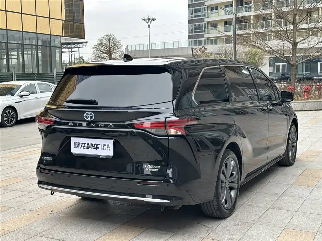 Toyota Sienna 2021 2.5L Hybrid Premium Edition фото 5