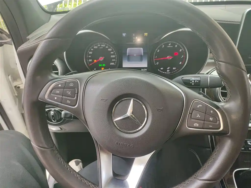 Mercedes-Benz GLC 2017 GLC 260 4MATIC Luxury фото 3