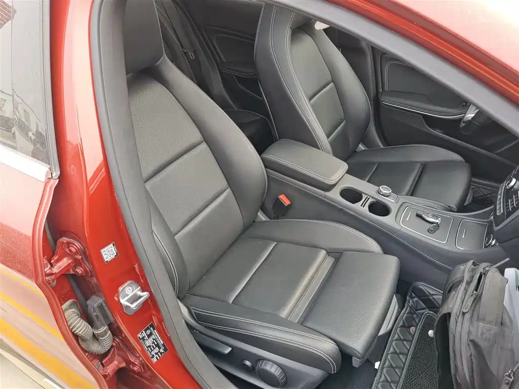 Mercedes-Benz GLA 2018 GLA 200 Dynamic фото 20