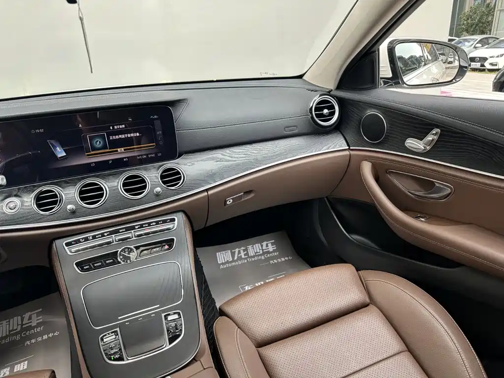 Фото 7 - Mercedes-Benz E-Class