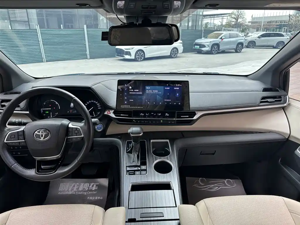 Toyota Sienna 2021 2.5L Hybrid Premium Edition фото 10