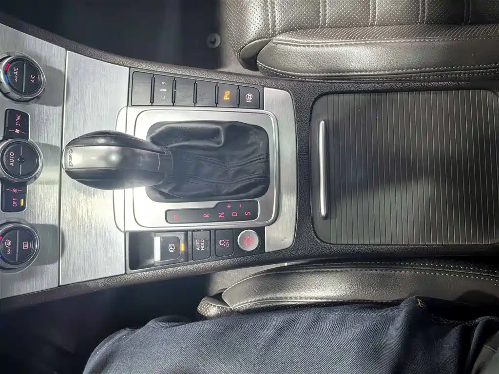 Volkswagen FAW-Volkswagen CC 2016 Model 2.0TSI Ultimate фото 13