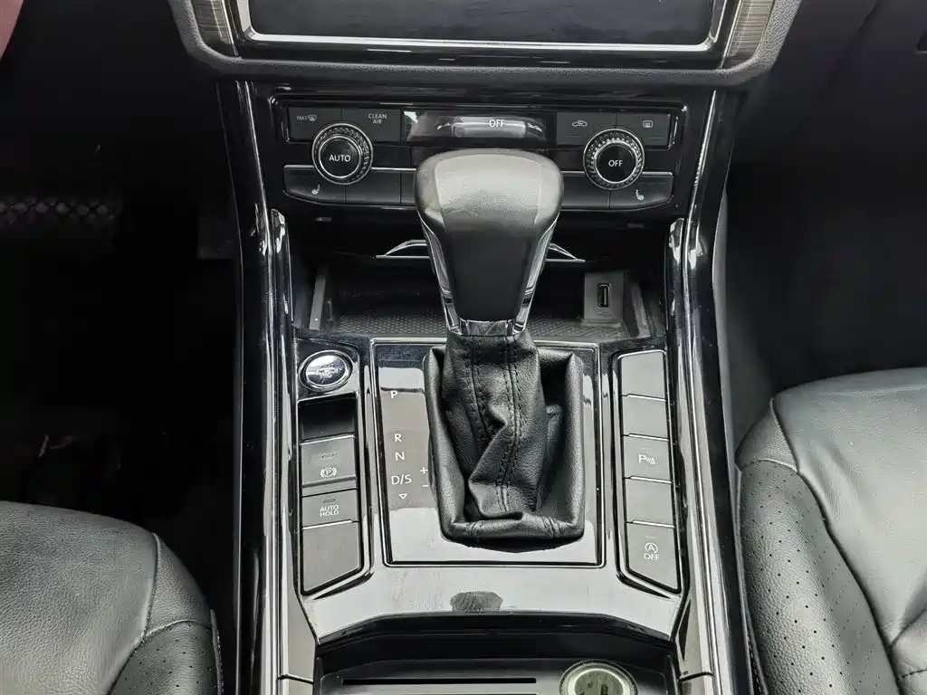 Volkswagen Phideon 2018 Facelift 380TSI FWD Business фото 13