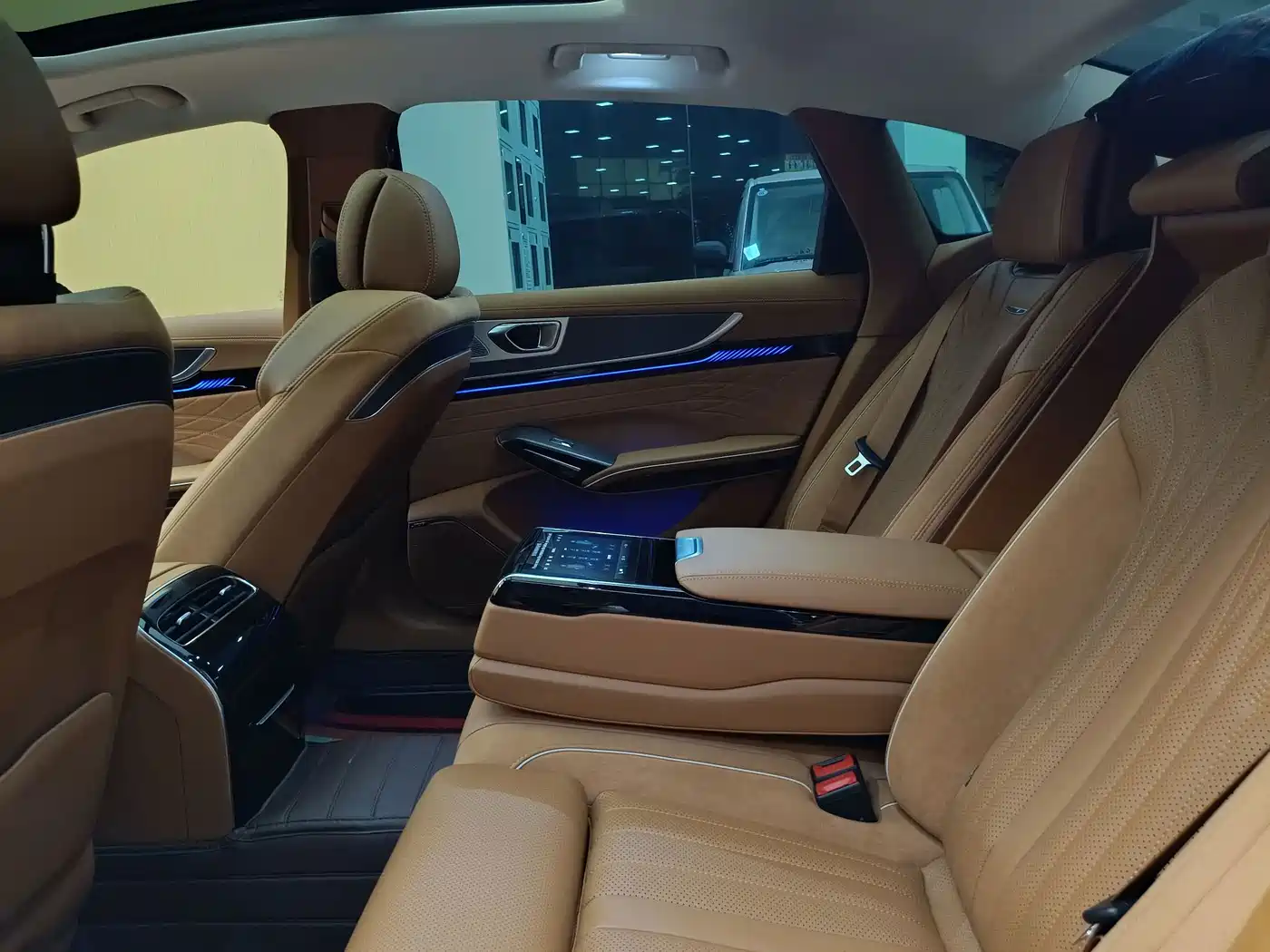 Hongqi H9 2025 2025 2.0T 2WD Qi Chang Private Style Edition 5-seater