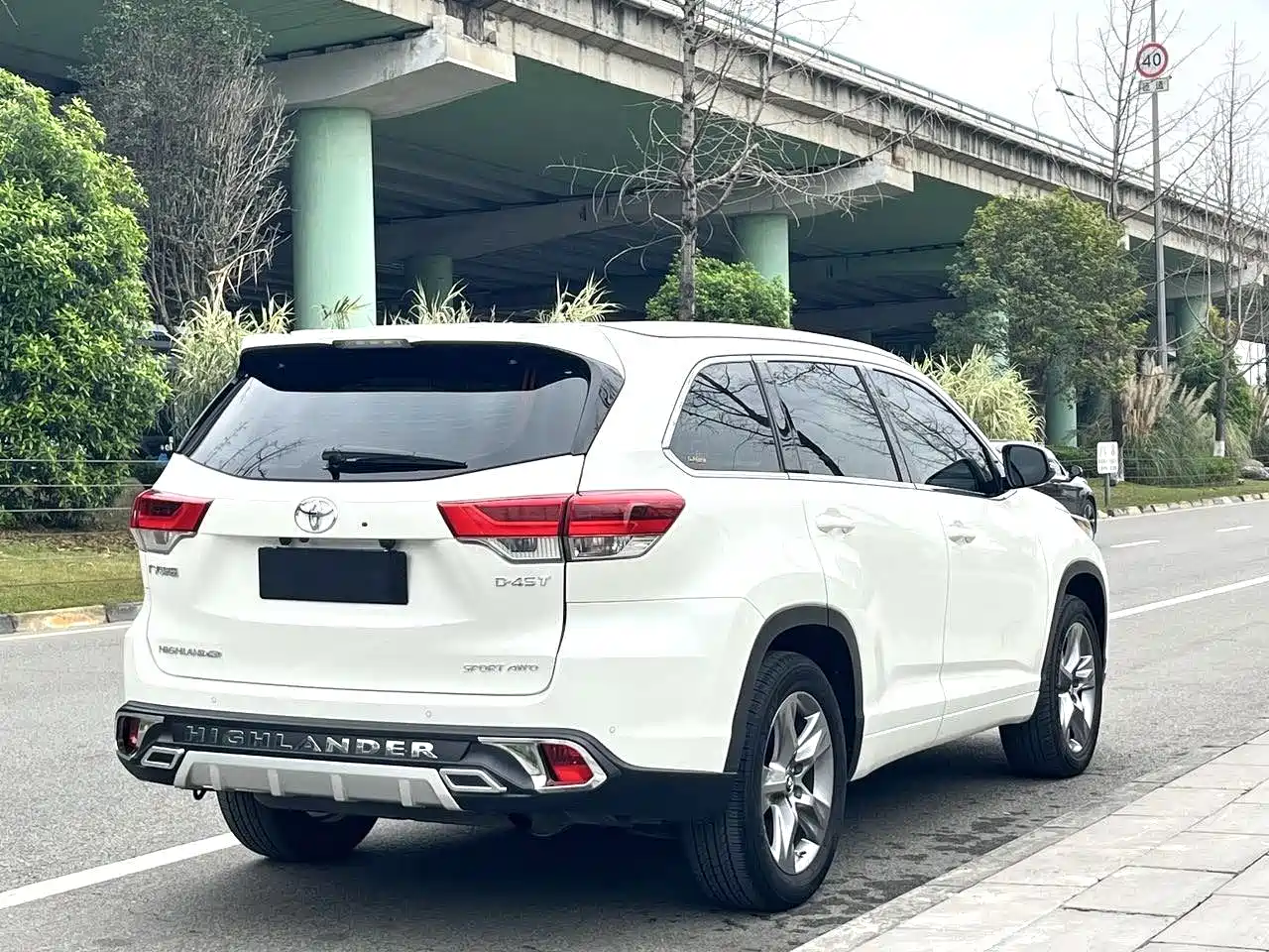 Фото 8 - Toyota Highlander