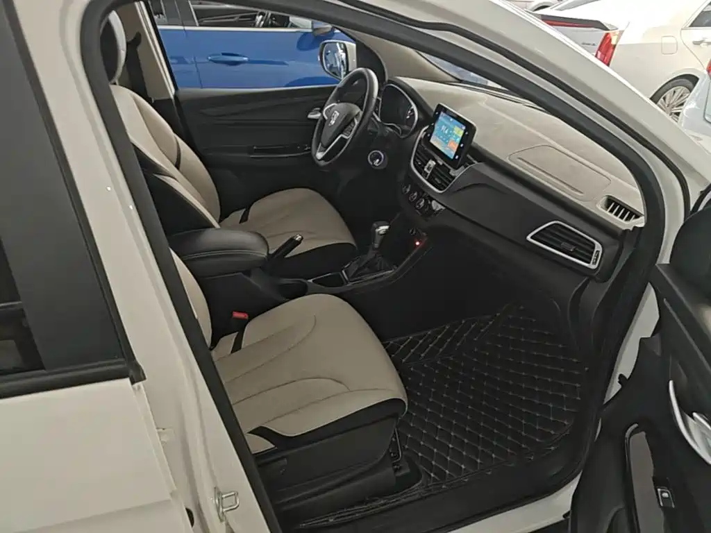 Baojun 730 2022 2021 1.5T CVT Fashion 7-Seater