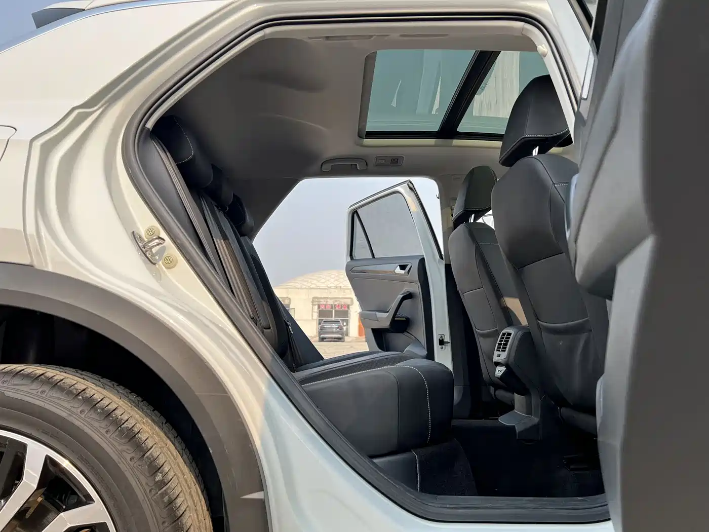 VOLKSWAGEN T ROC EXPLORING SONGS