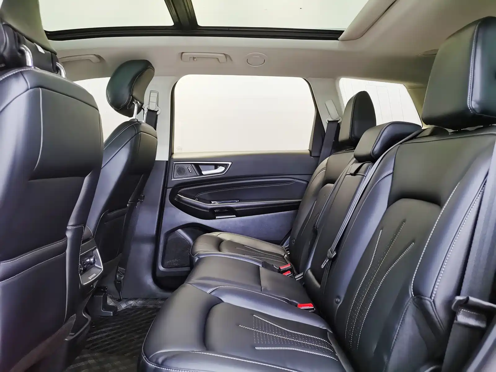 Фото 16 - Ford Edge