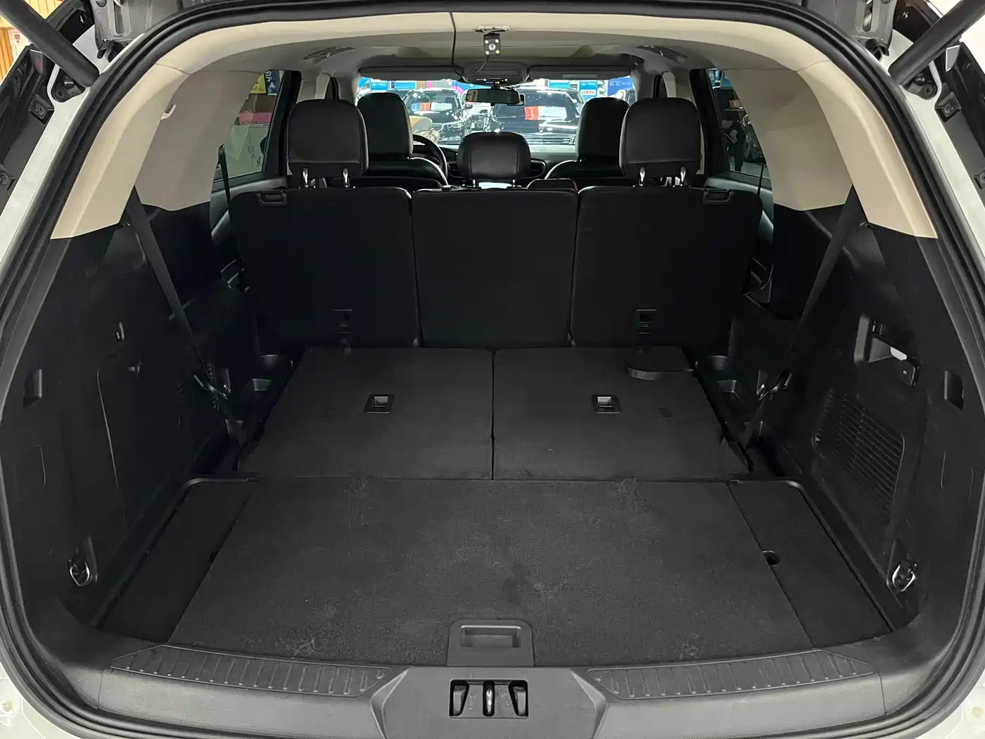 Фото 9 - Ford Explorer