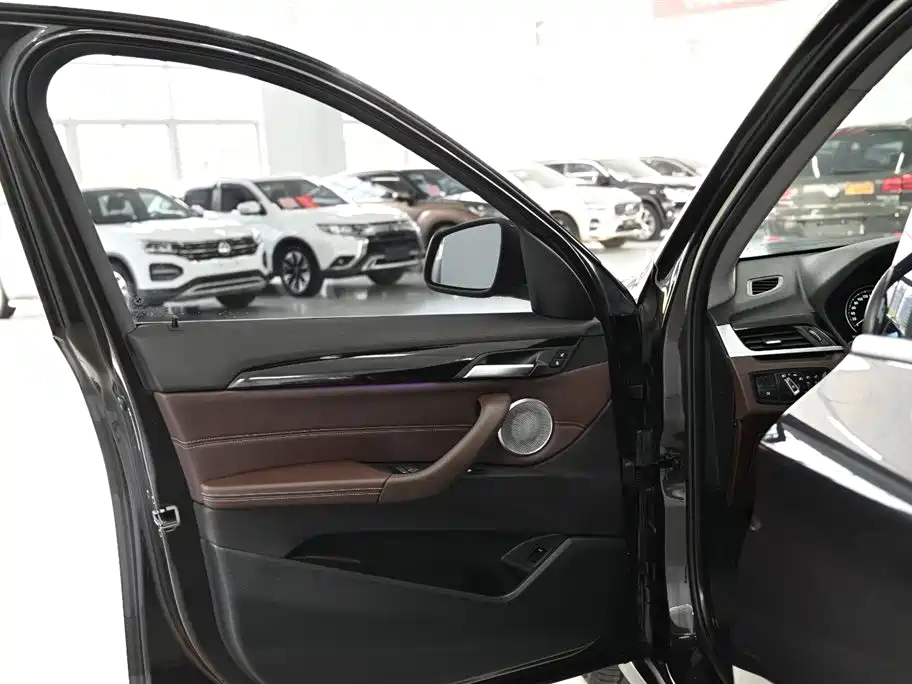 BMW X1 2022 sDrive25Li Leading фото 20